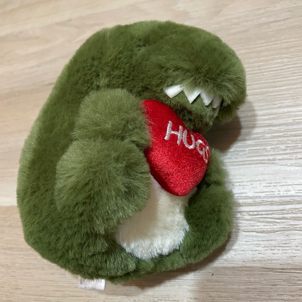 NWT- Set of 2 Cute Valentines Stuffed Raccoon & Alligator with Hearts. - Picture 7 of 9